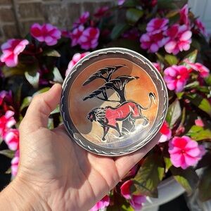 Soap‎ stone lion on Safari, small trinket dish bowl vintage decor